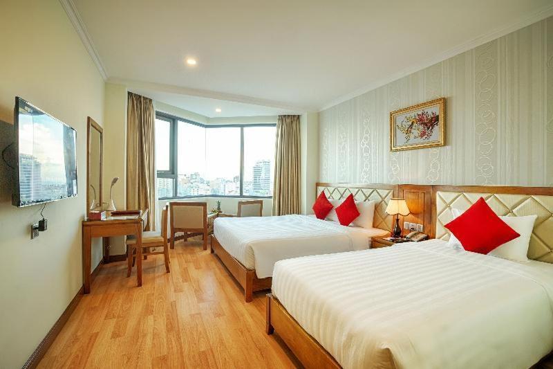 होटल Serene Beach Hotel Danang 4*