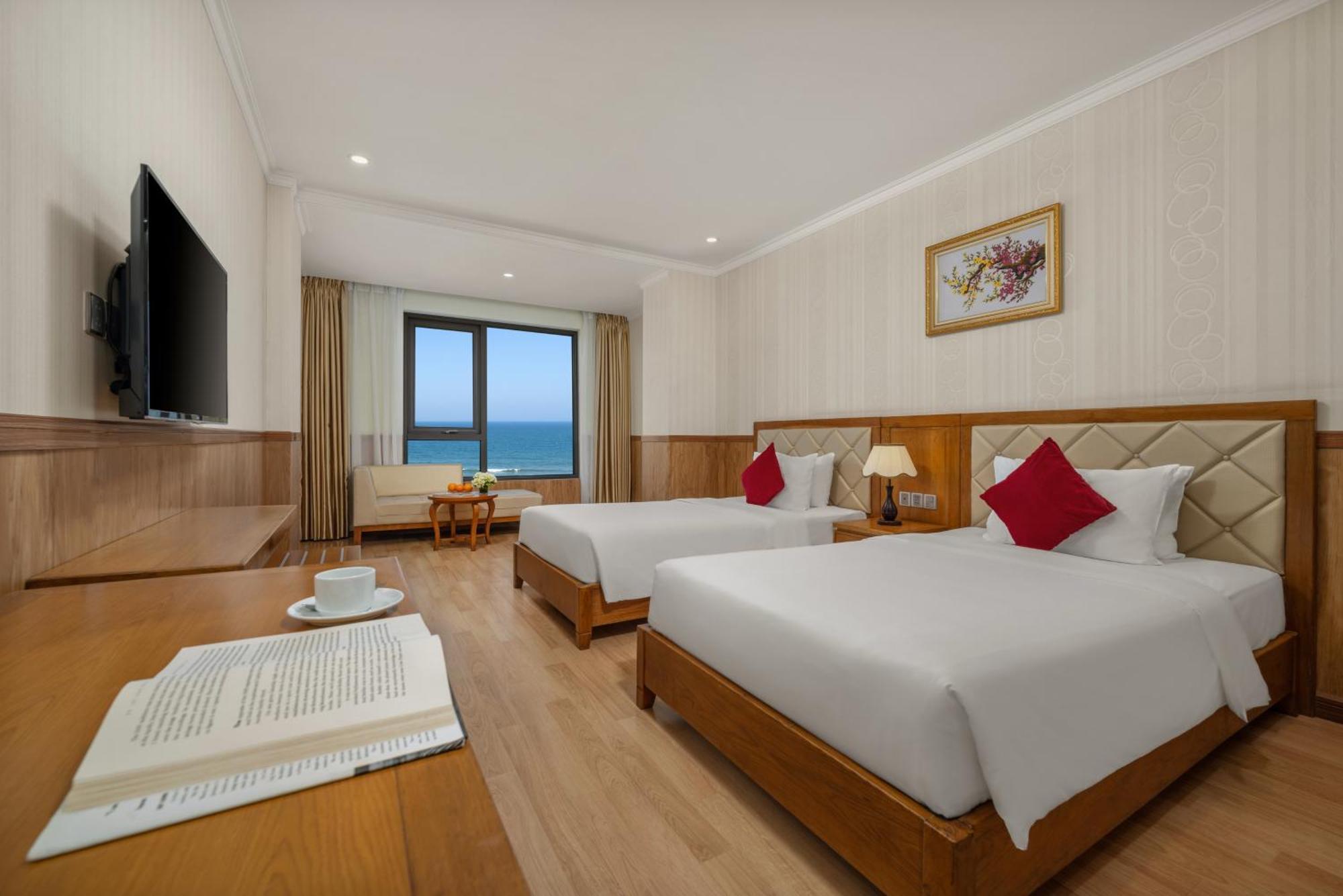 Serene Beach Hotel Danang होटल